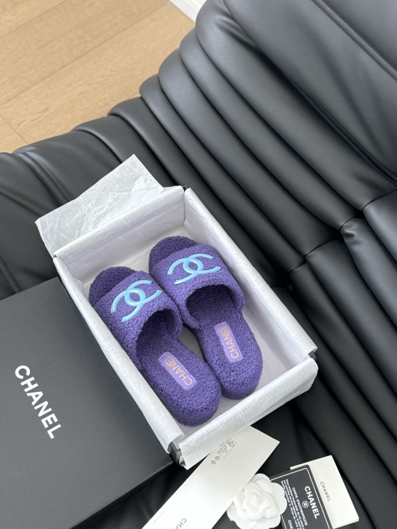 Ch**el slippers